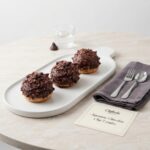 PACP002 Chefhola Pastries Cream Puffs Chocolate Chip Estrules table