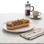 PACP008 Chefhola Pastries Cream Puffs Sliced ​​Hazelnut Estrules table