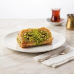 PACP009 Chefhola Pastries Cream Puffs Sliced ​​Pistachio Estrules table